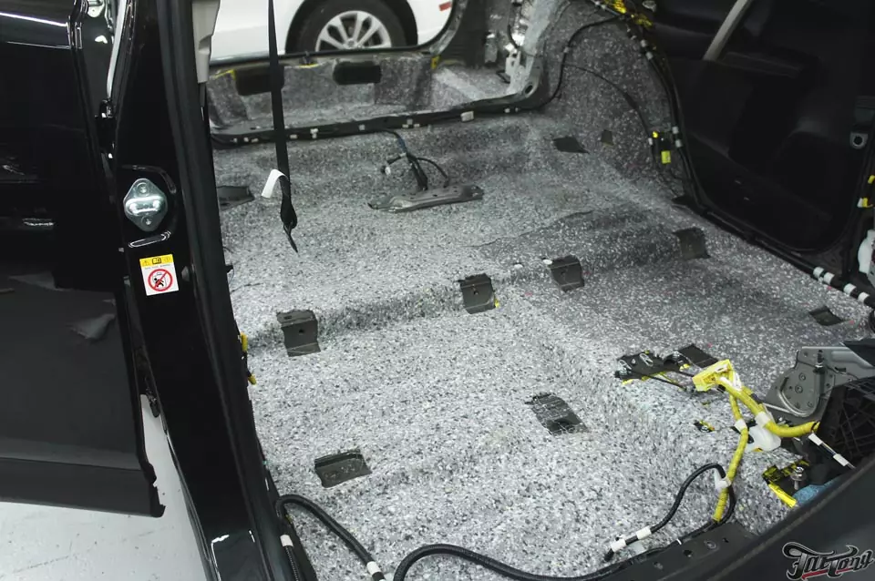 Toyota RAV4. Комплексная шумоизоляция салона автомобиля!
